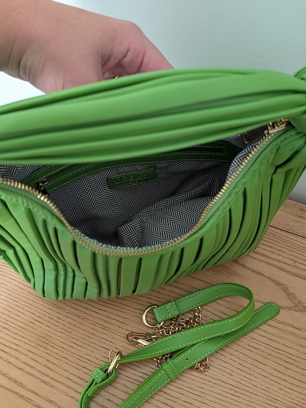 Green Knotted Handle Pleated Shoulder Bag - Picture 3 of 3